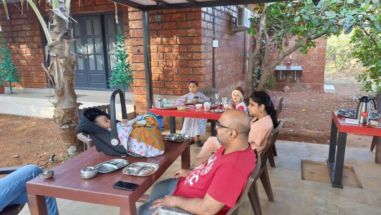 Saka Kadams Home Stay Guhāgar Exteriör bild