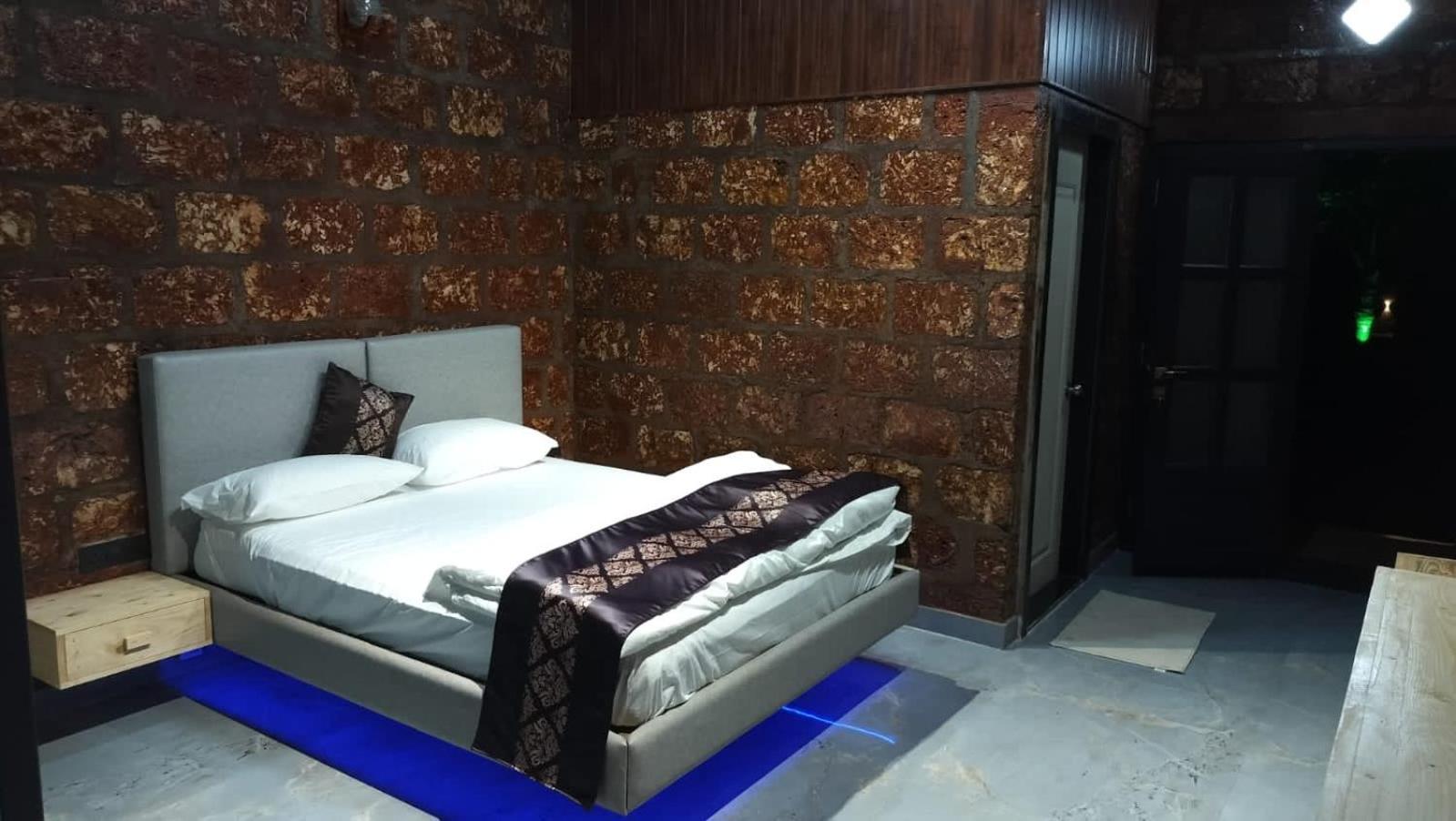 Saka Kadams Home Stay Guhāgar Exteriör bild