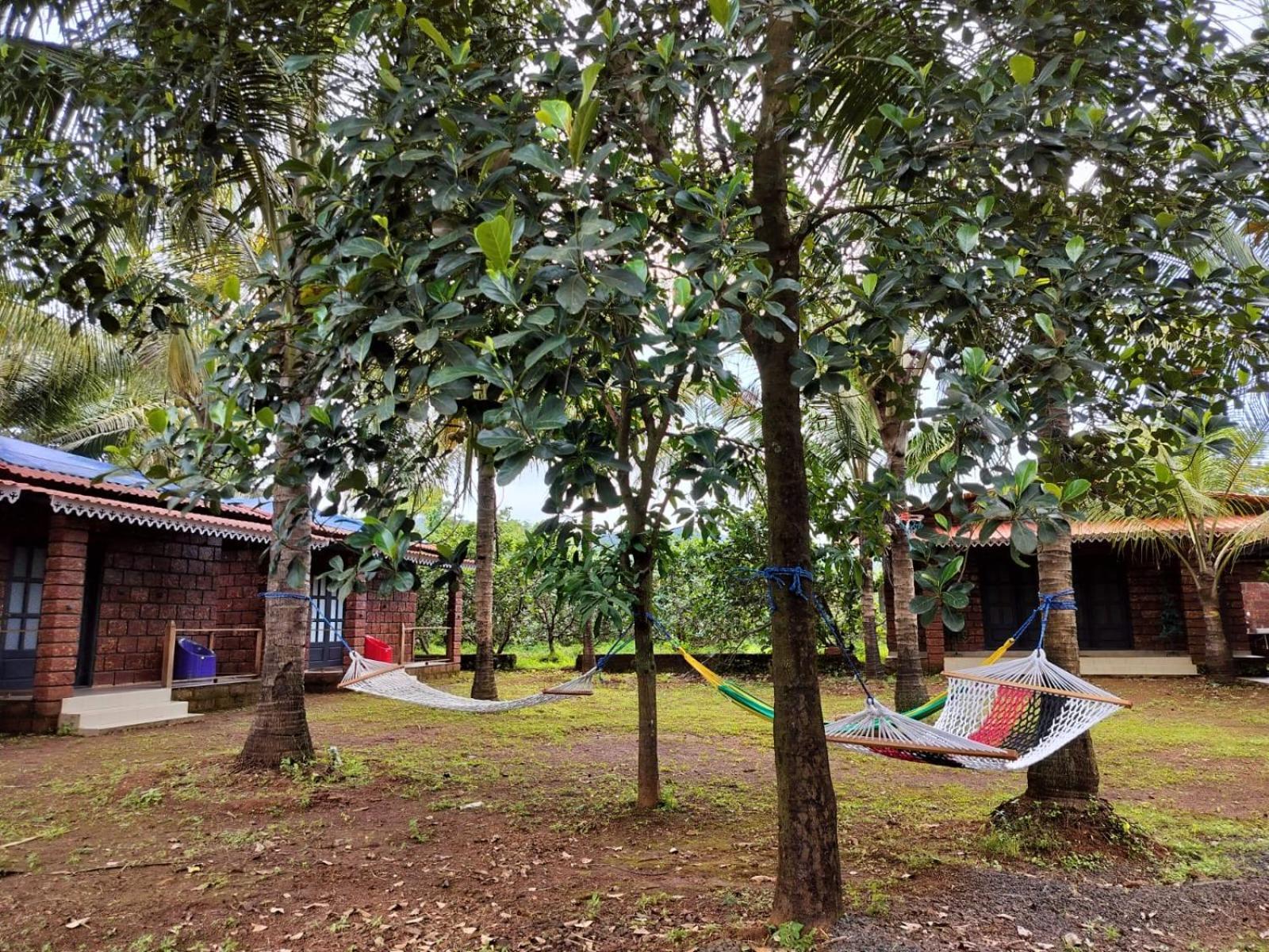 Saka Kadams Home Stay Guhāgar Exteriör bild